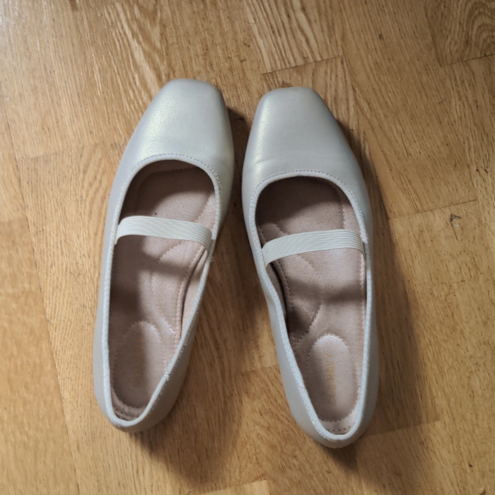 Old Navy Mary Jane flats, US8